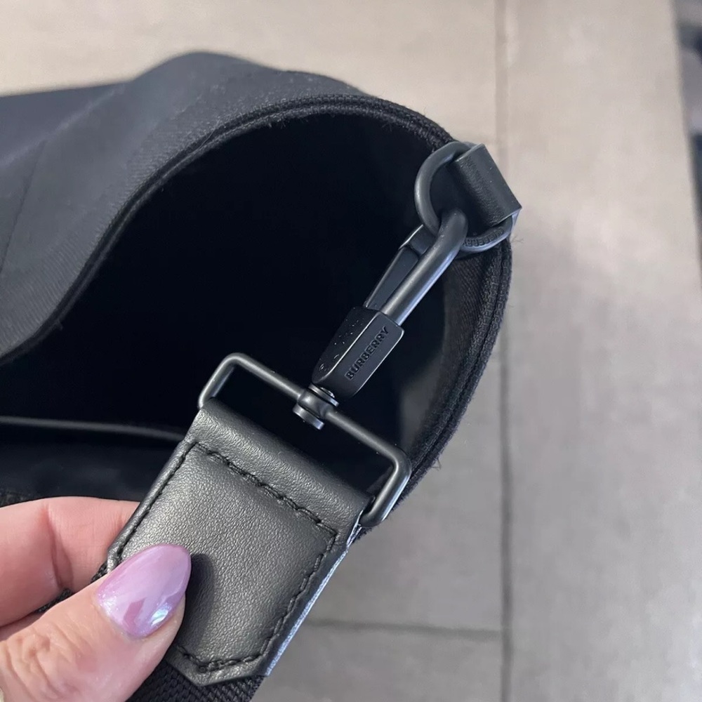 Burberry Black Men's Tote Bag - Picture 6 of 7